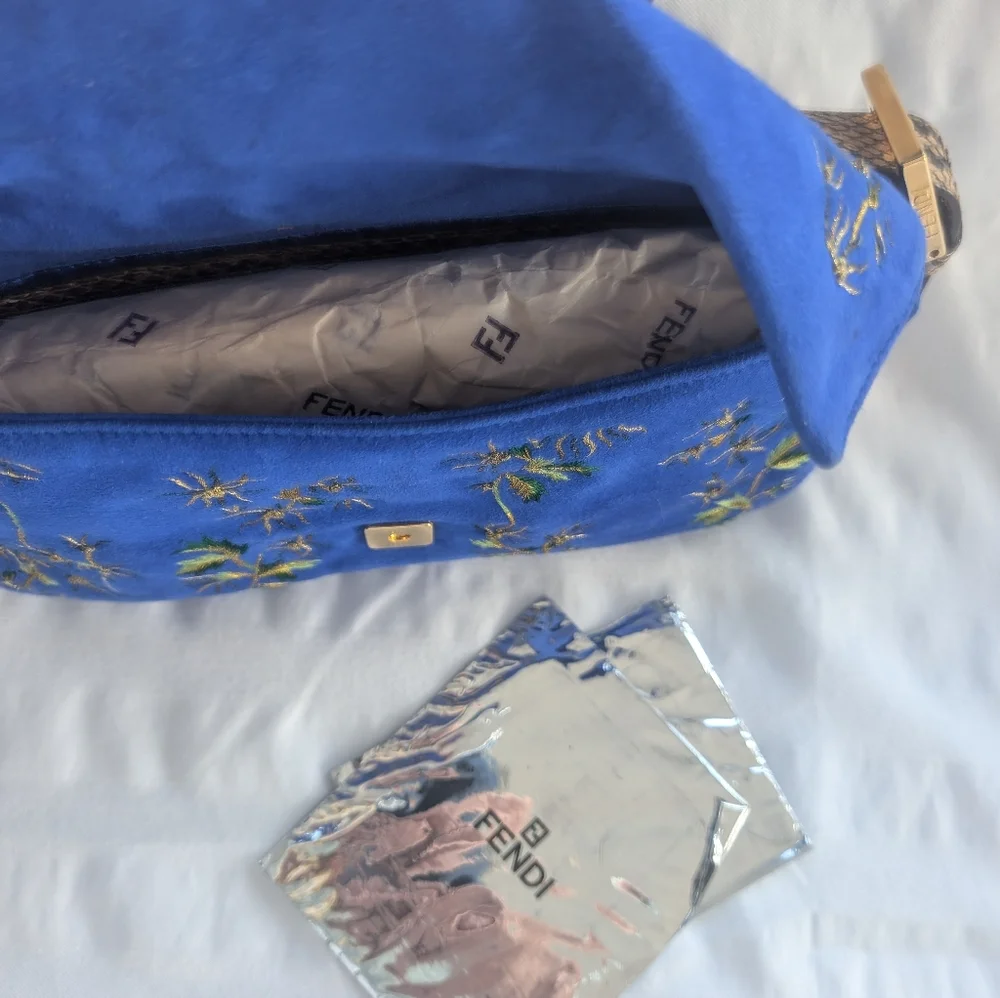 Fendi Vintage Blue Embroidered Bag with Snake Print Strap - Picture 6 of 9